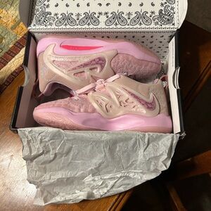 Nike Women's Pink Sneakers
